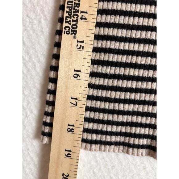 Universal Thread women's S t-shirt black & white stripe scop neck long sleeves - Picture 5 of 7